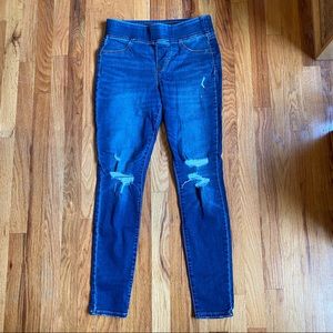 Old Navy Mid-Rise Rockstar Ripped Jeans Size 6